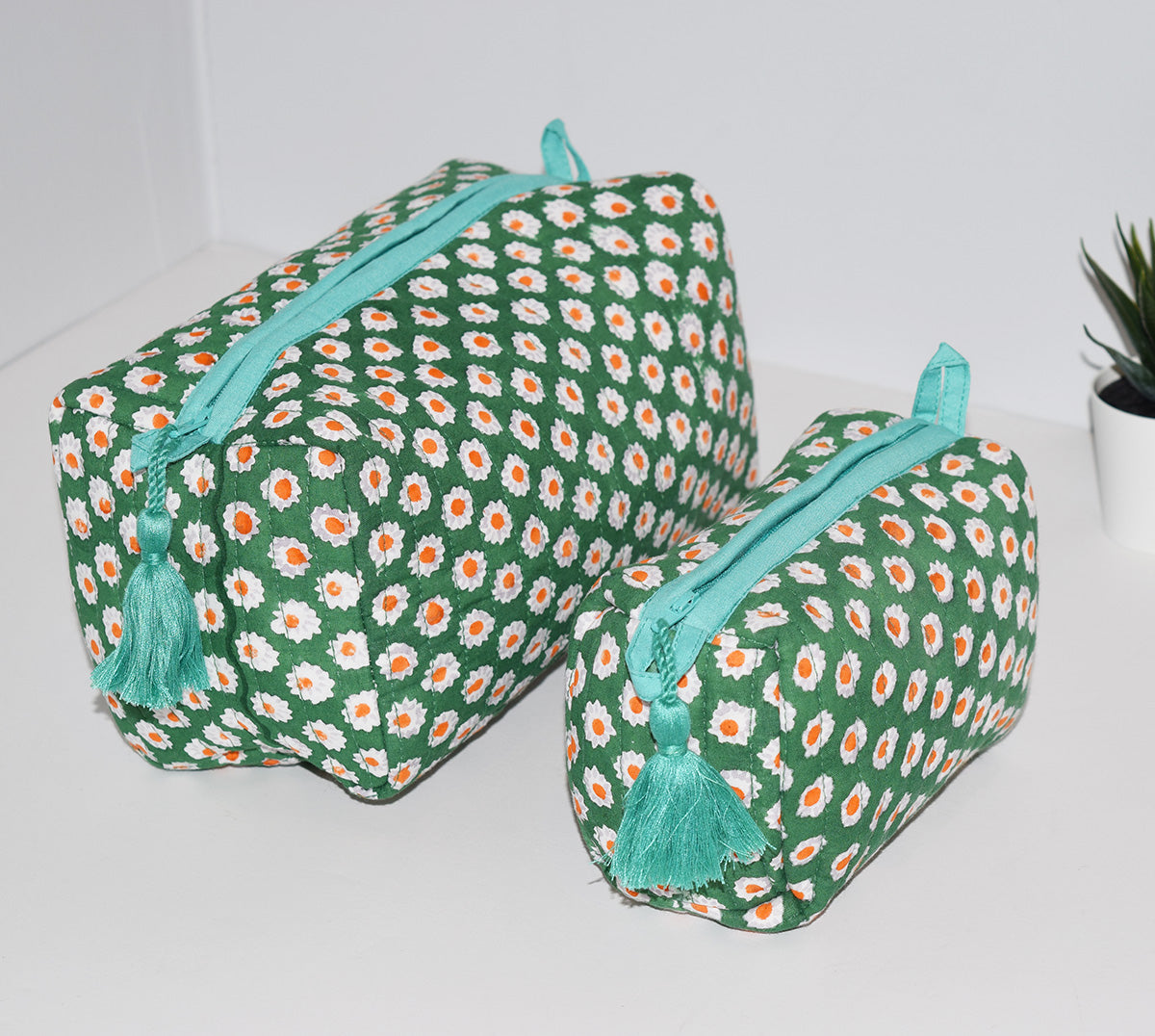 Medium Waterproof Toiletry Bag | Mini Suns Green